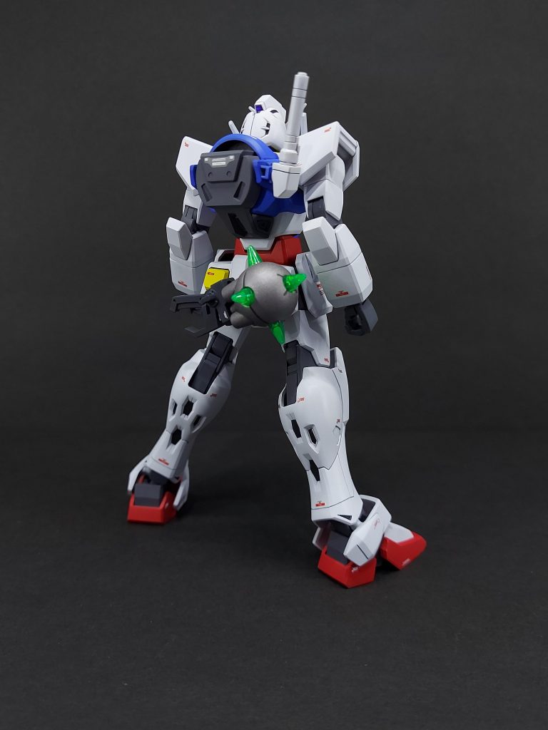 磁石を埋め込んだので、ハンマーは尻に装備出来ます。