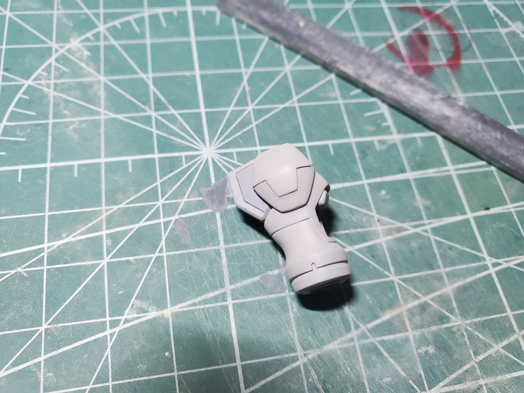 ここの合わせ目は手首の負荷がかかる部分で消すのが大変でした。