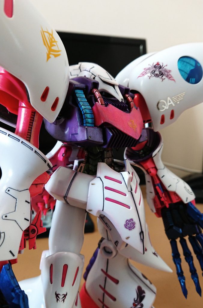 外装部分には薄くピンクでウェザリングを施しています。