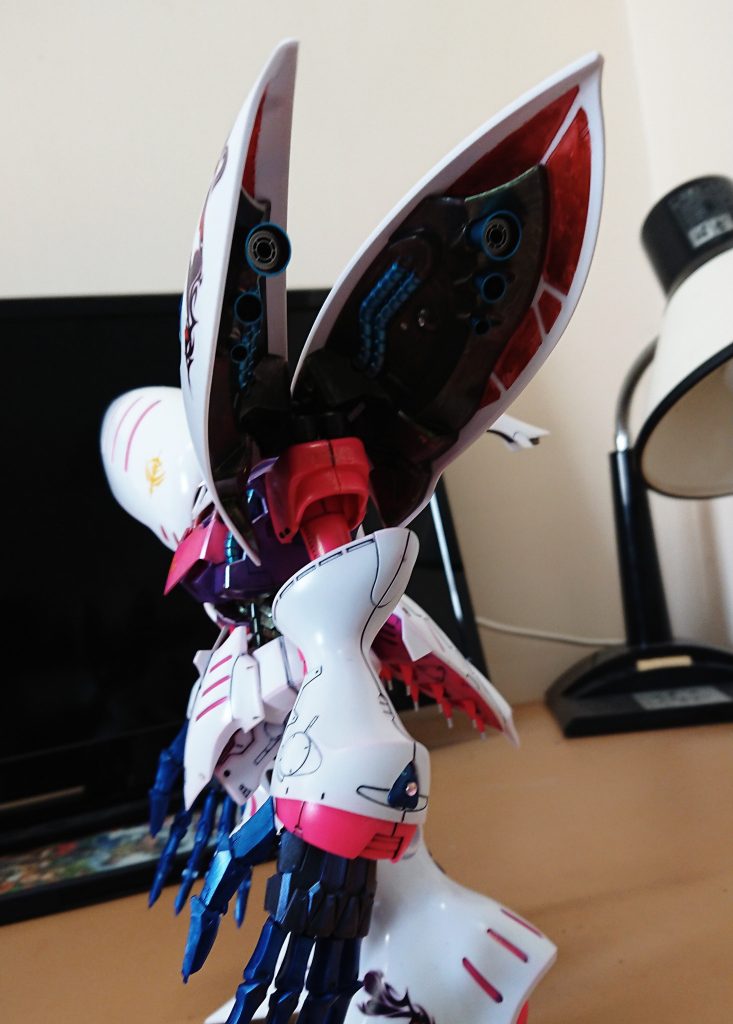 ショルダーバインダー内部はバーニア追加しディテールアップしてます。