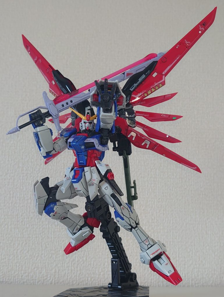 ウイングの曲面に貼ったシルバーのシールはトップコートを吹いたら浮いてきた💦諦めて塗装した💦後付けだから汚くなったけど