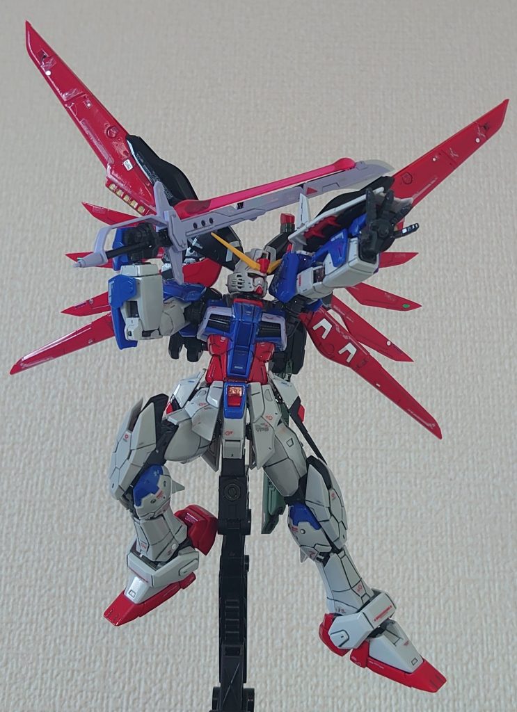 結構いろいろな種類のデカールを使ってますウイング下側、コの字型のデカールは何かの足裏に貼る用のシール(笑)