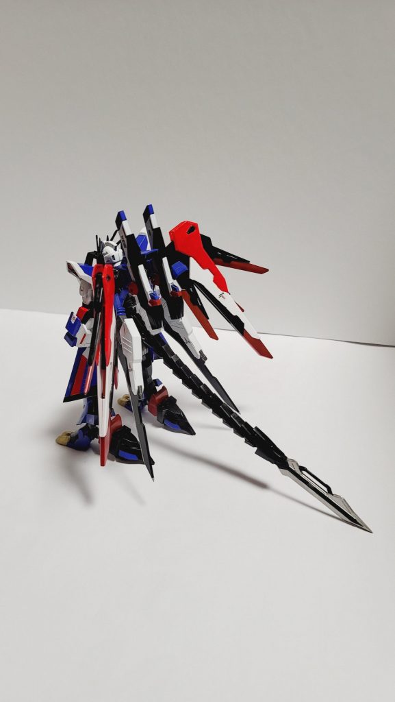 フロント＆バックベースはアメイジングストライクフリーダムで、武装は 太刀ⅹ2  ソードⅹ2(持ち手がお釈迦になったので写真はなし) アサルトライフルⅹ2 腕部ビームソードⅹ2 ビームサーベルⅹ2 腰部レールガンⅹ2  背部レールガンⅹ2 テールブレードとなっております。以下ポージング