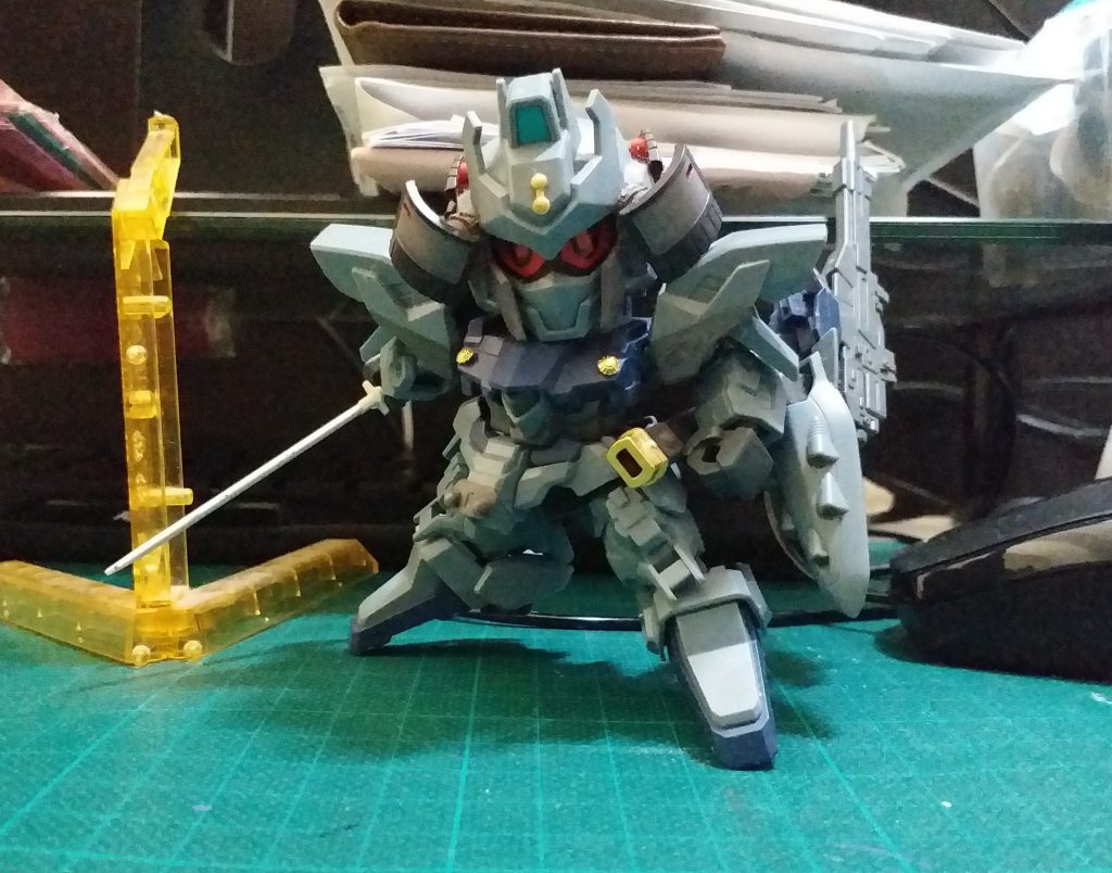 最近未有砌模型，執下模型發現還有部份又收錄的舊作！今次分享兩隻的可能有7年前了……當年只是用gundam marker直接上色膠面沒有什麼脱色都算保養不錯😅，都没為它們改名， 暫時叫他們叫阿灰和毛毛😄😄–4枚目/制作者：Kaichi Wong