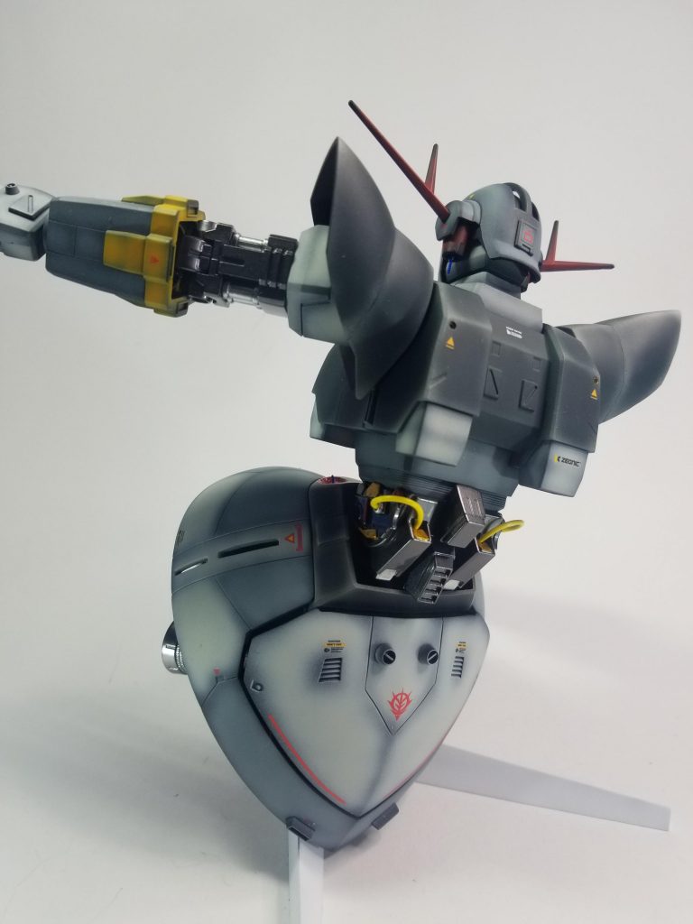 曲げて空いたスペースは、ジャンクパーツ詰め込みで。