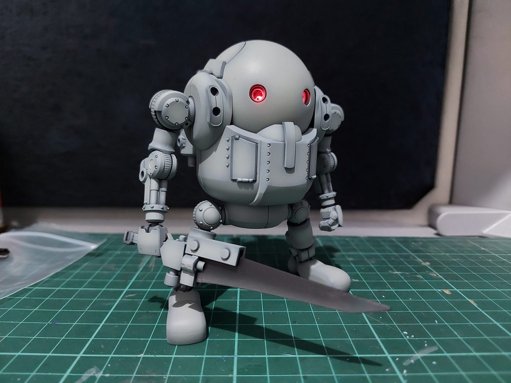 ウェザリング前の状態です。黒立ち上げのグラデーション塗装です。