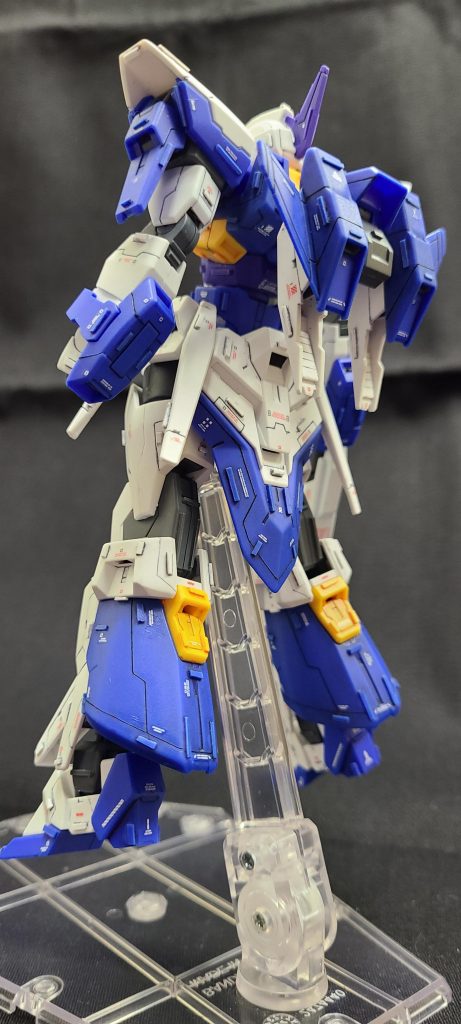 リアスカートアーマー越しの背面が萌ポイント。