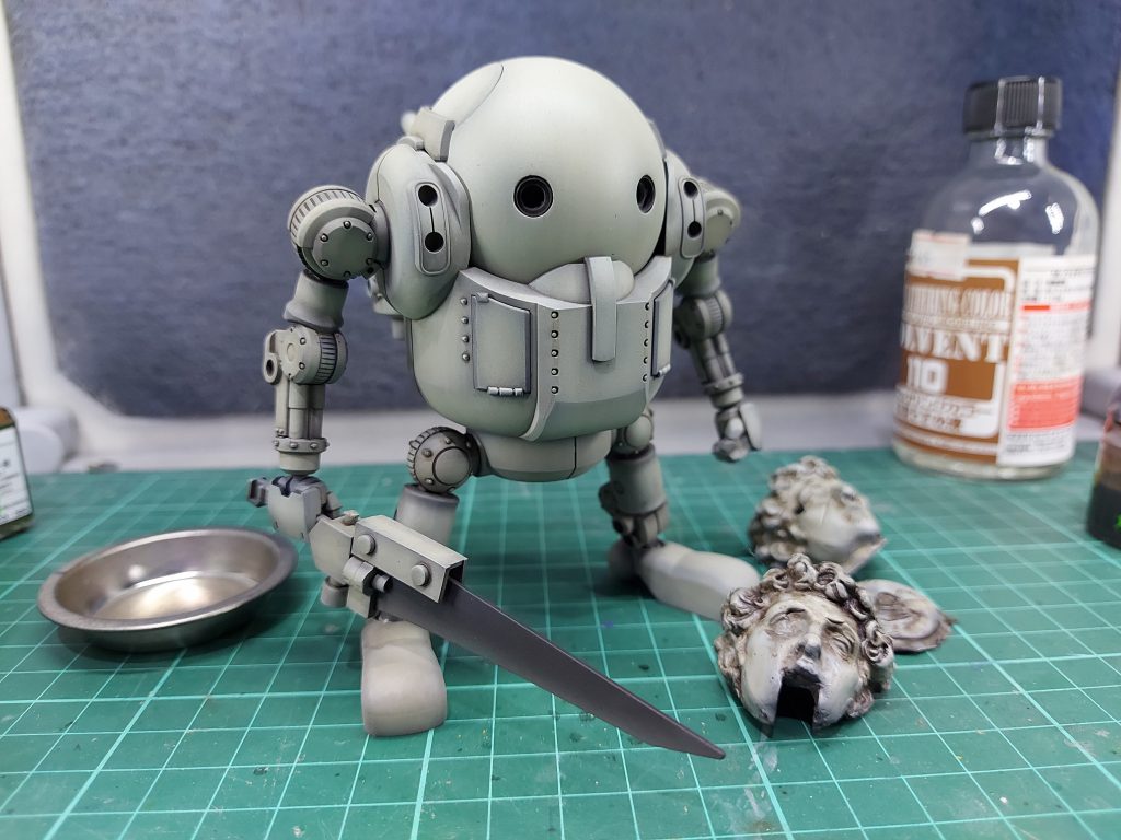 クレオスのウェザリングカラーを薄めて色味ちょっとずつ変えます。