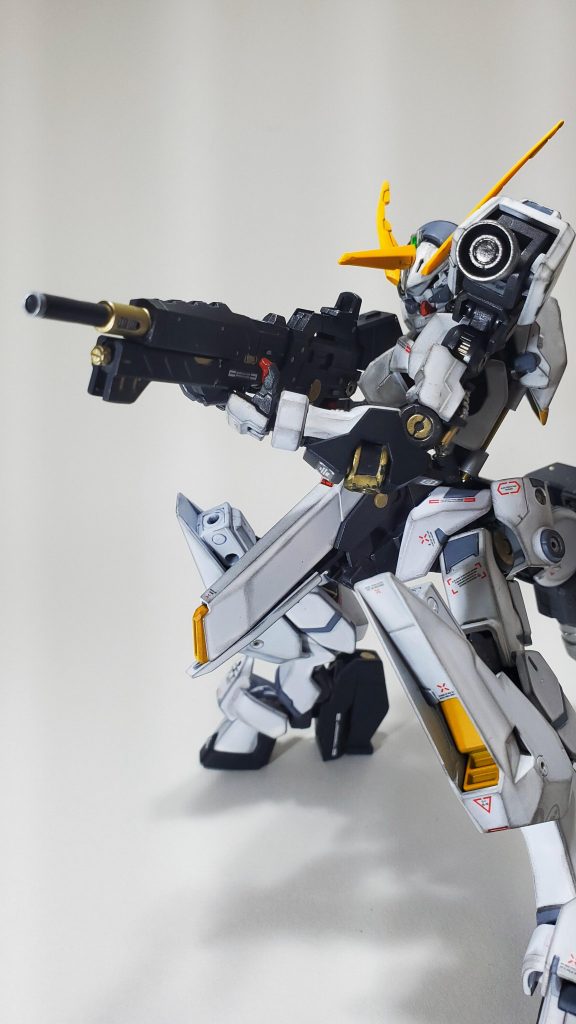 ⑥アサルトライフル本機用に調整された専用のアサルトライフル。やや大型の分 火力が高い。