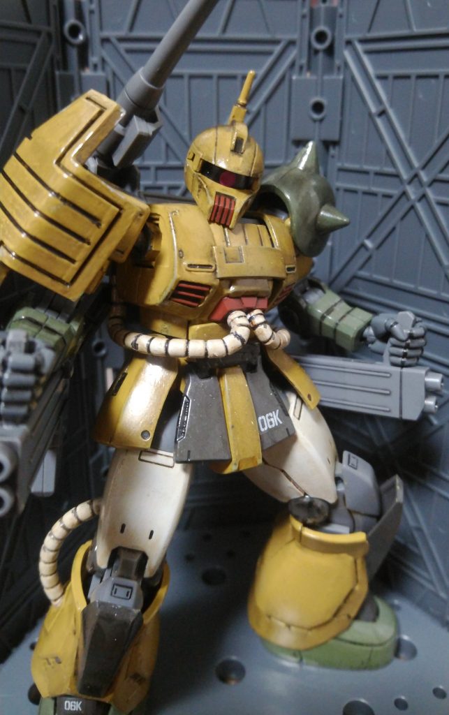 整備の都合でMS-06Jに搭乗していた期間中にガルマ大佐の死、イセリナ特攻を経験している。アルムはイセリナ特攻後に親衛隊員を引き連れてホワイトベース隊に投降した。ホワイトベースには戦勝ムードがしばらく広がっていたと言う。