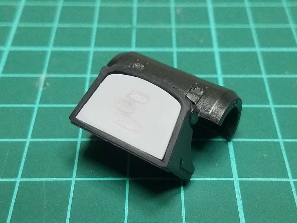 あとゲームではダクトが造形されてなかったので0.5㎜プラ板を貼って埋めました。他にもちょいちょいディテールを削ってます(わかりづらい…)。