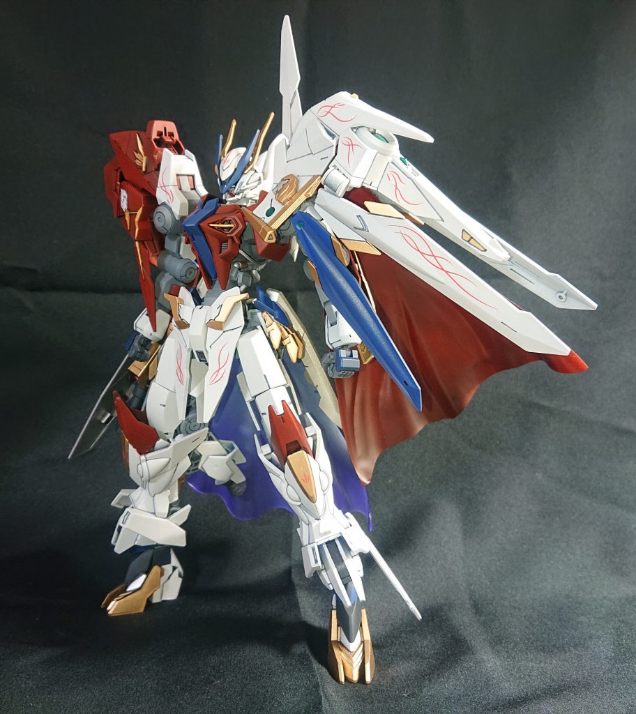 左から。左肩にはノーネイムライフルとマントを。ライオン頭はコトブキヤのメカレリーフから。