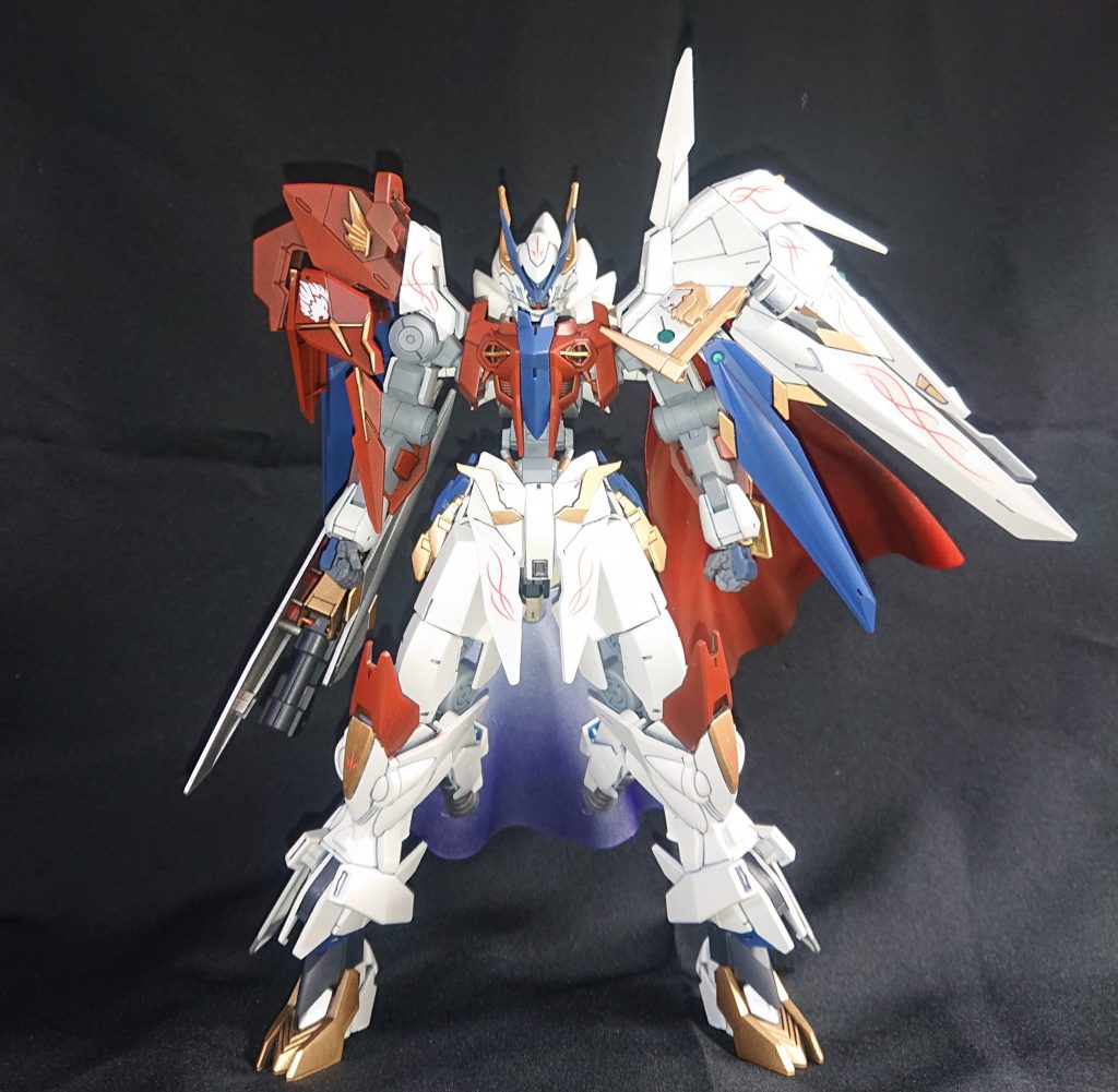 正面から。ロードアストレイの頭が大きく感じたため、いつものグレイズアインとのミキシングとしました😅当初はテスタメントを意識してましたが、海外のライオ◯◯ボイのフィギュアを見てしまい、路線変更しましたf(^_^;ほぼレベルソ用のパーツでミキシングしてますので、アストレイ本体は残ってます😌