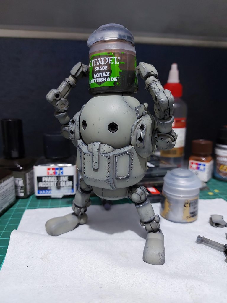 2回目のウォッシング+エナメル塗料の灰色と銀色のチッピングが終了です。