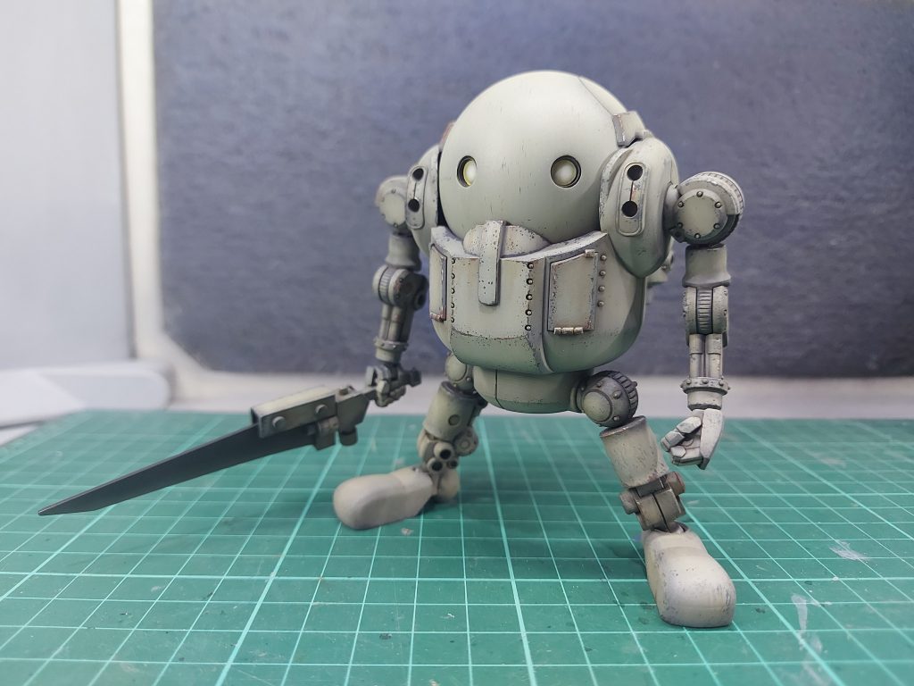 茶色のチッピングと錆垂れの終わった状態です。ウェザリングマスターで砂の表現をしてトップコートして完成です。