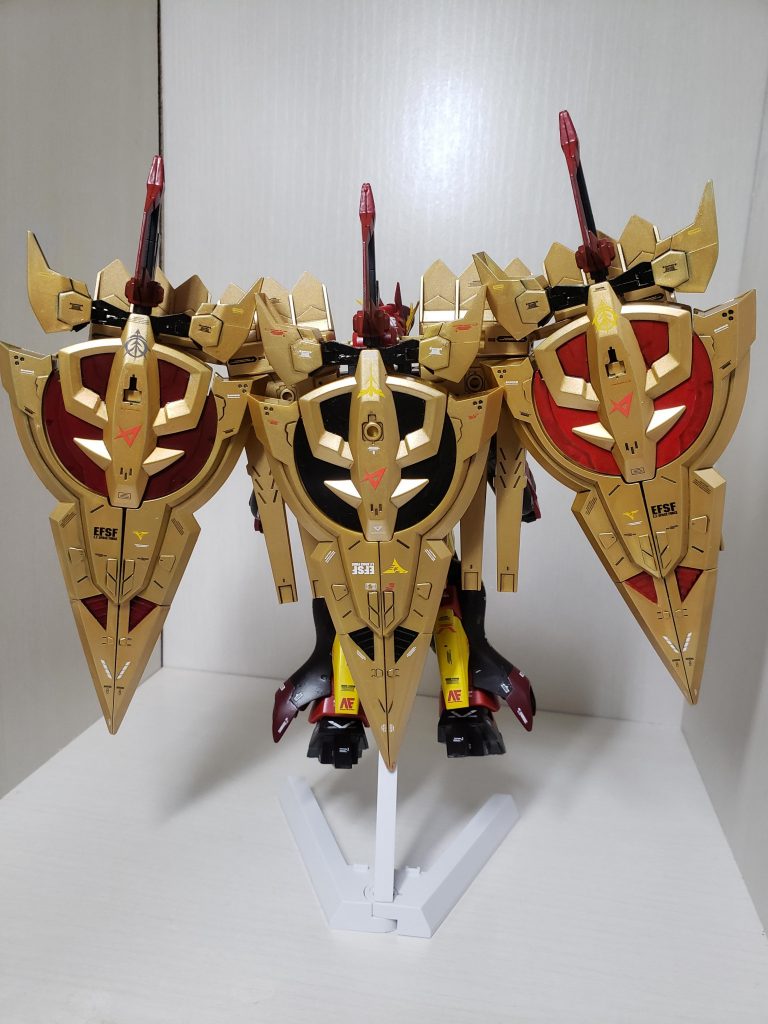 バックショット。ファンネルの3mm穴?にランナージョイントして、ジオニックソード装備しました。思いがけず、かっちょよくなったと思いました!