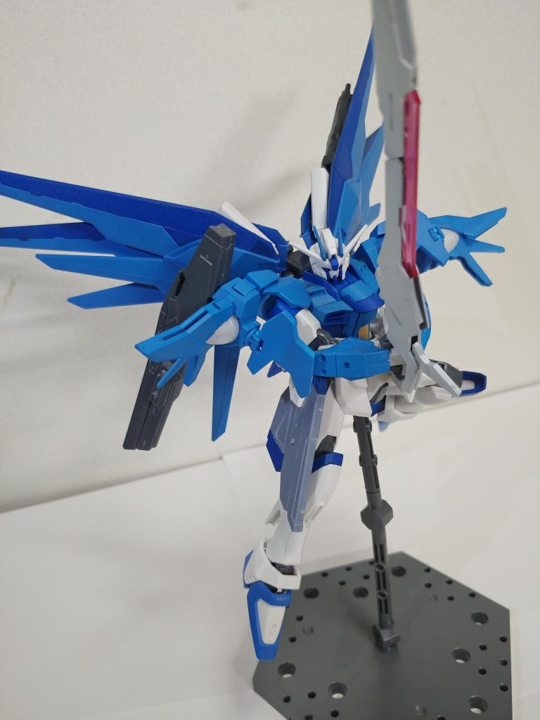 GNアロンダイト。機体名の由来でもある大剣です。ビーム兵器と実体剣の特性を併せ持ちます。機体名にマッチするものを装備できて、大満足です！