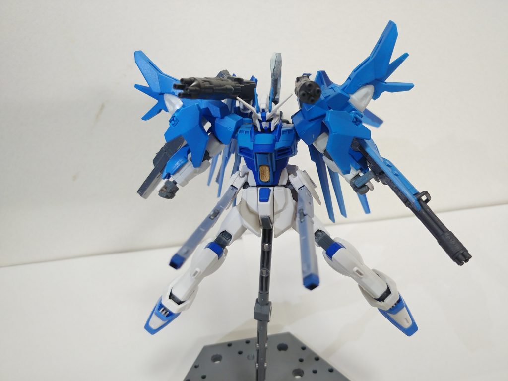 GNガトリング、クスィフィアス・レール砲、カリドゥス腹相GNビーム砲。2つのGNガトリングはバインダーから展開します。SEEDの武器名はややこしいものが多いです笑