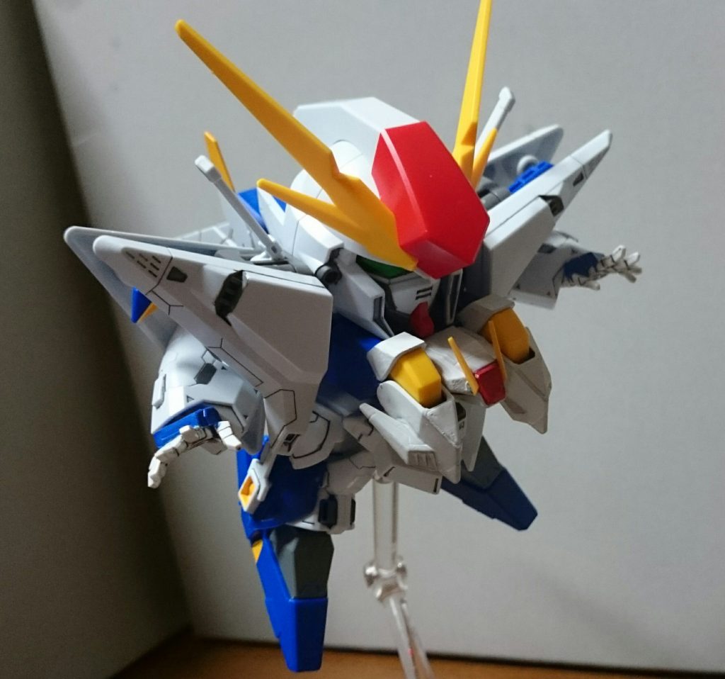 キービジュアルのポーズを再現したくて、腕の横スイング化&平手移植。本体の規格はSDEXと同様の物なので、SDEXトライバーニングの平手を無加工で移植。……というか手身近に平手が左右分あるSDがトライバーニングしかなかっただけなんスけど。ぶっちゃけ、指をグレーで塗装してたので、塗装を落とすのがものすごくめんどくさかったり