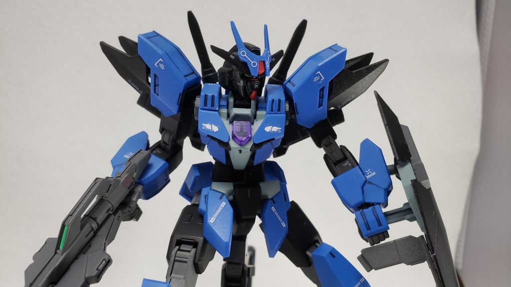 基本的には塗装してますが、アースアーマーの青は成型色そのまま。アクセントデカールやラインデカールを練習がてらペタペタと貼り付けました。