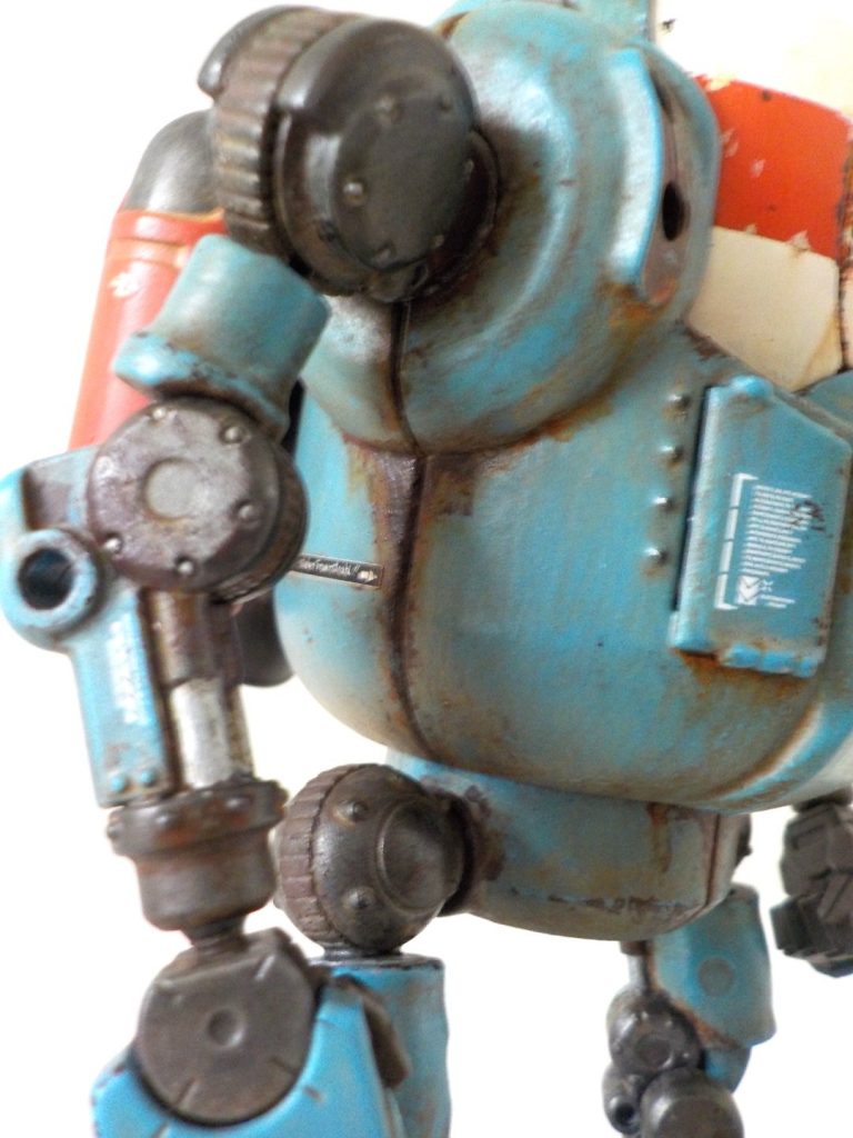 ピンボケですが、錆表現にはアクリルのハルレッド、ウェザリングカラー、ガンダムマーカーオレンジ、ウェザリングマスターなど色々使ってます。