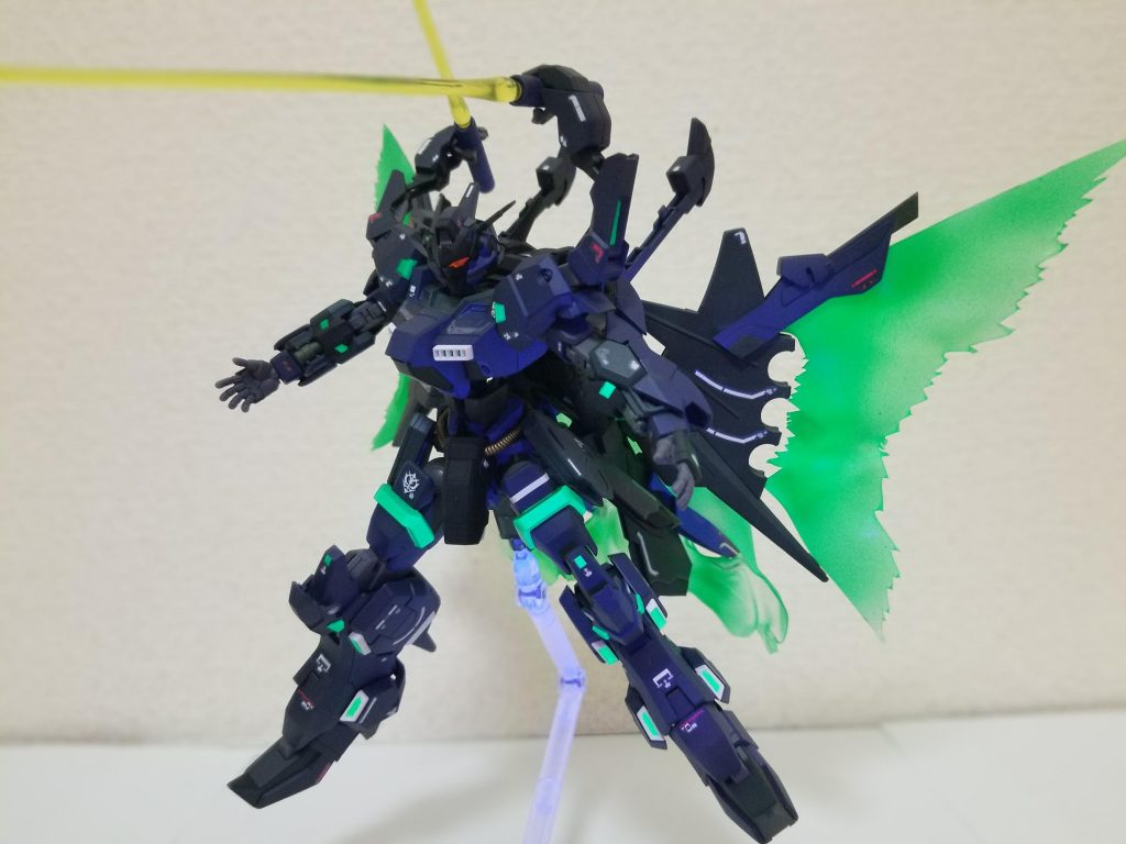 リミッターを解除することで隠し腕の使用が可能になり、手数が増える