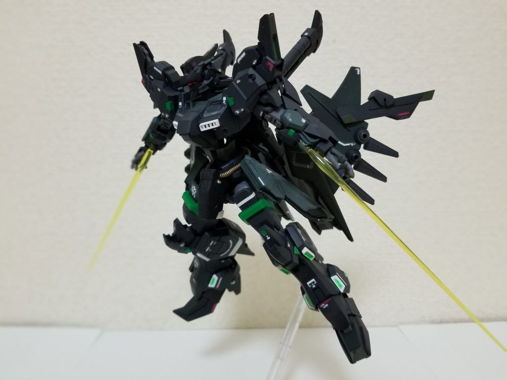 ビームサーベル抜刀は不可能になっておりそのままビームを出すようになっている。