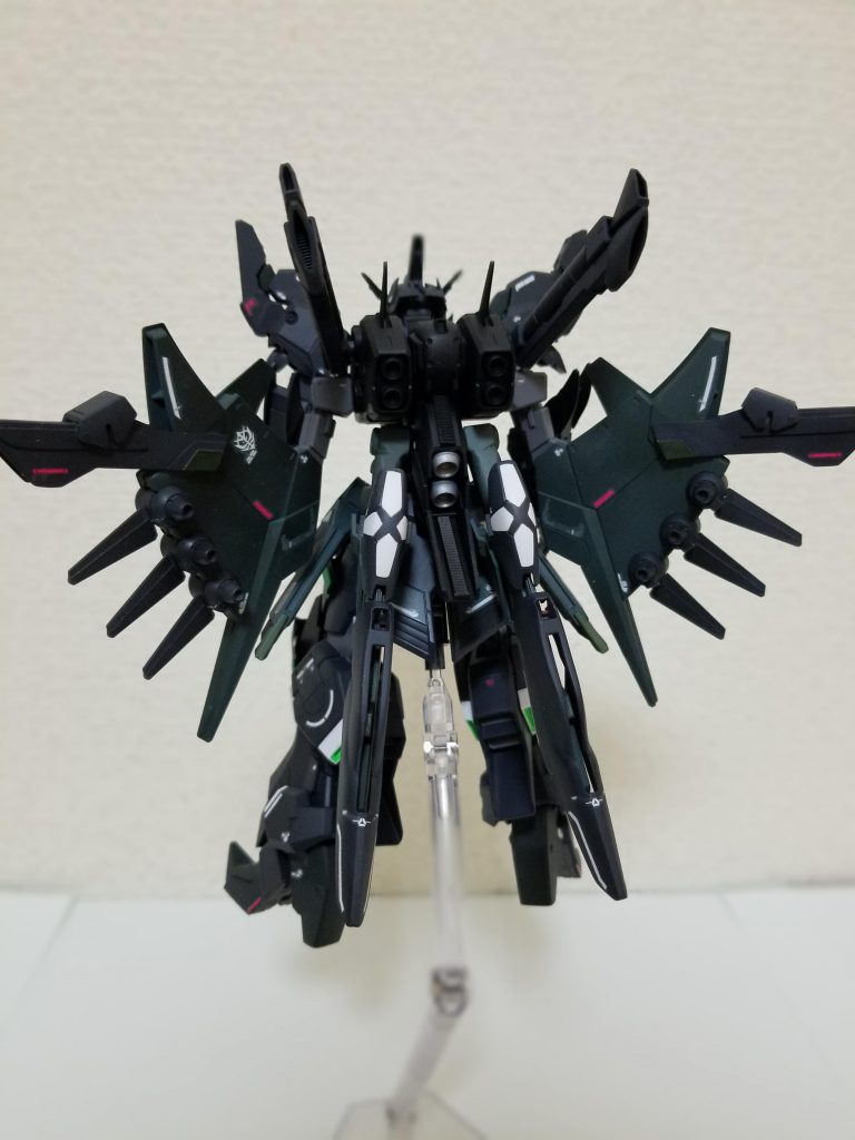 背面プロペラントタンクのとことはSDのフェニックスとデスティニーの羽を合わせたものでできています。