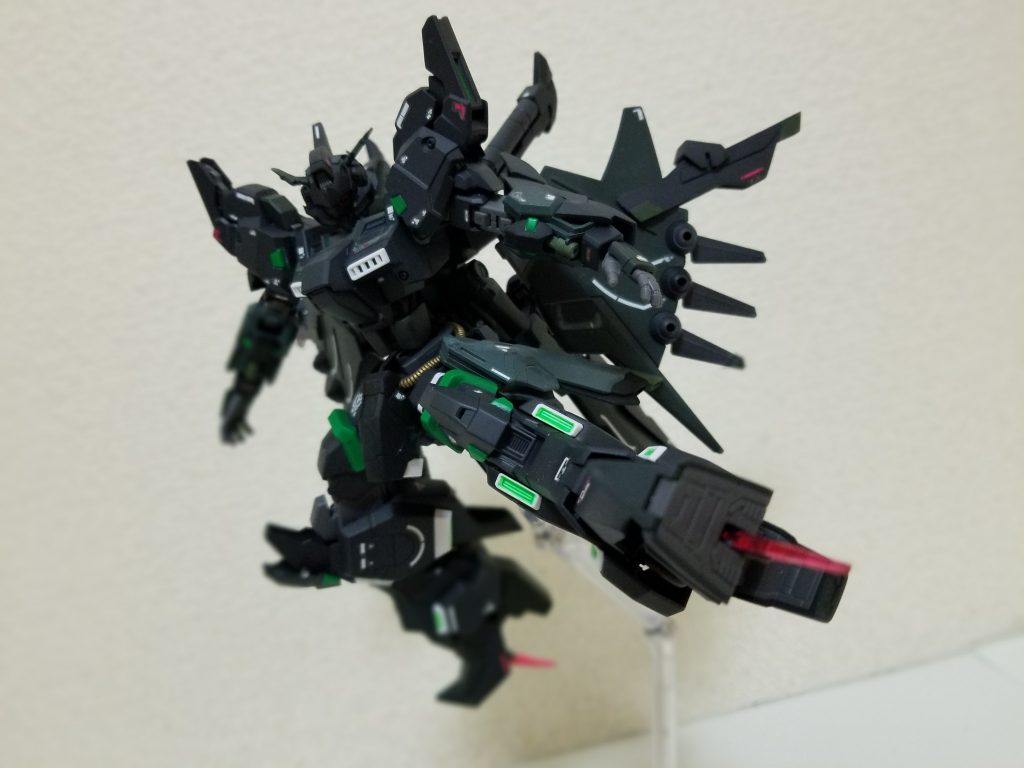 バタフライエッジ足の裏からビーム刃を発生させることが可能(肉抜きになっていたのではめてみたら意外とフィットしました)