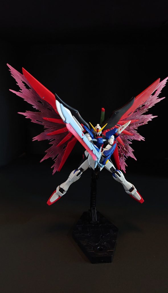 アロンダイトを構えて光の翼は先端部分にほんのり白をのせてます