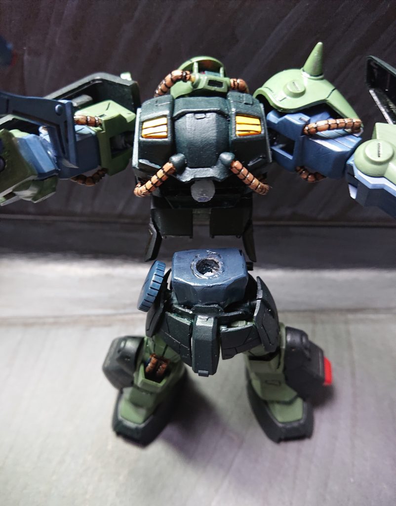 ↑のようにする事で、ポージングの幅が少し開けます。