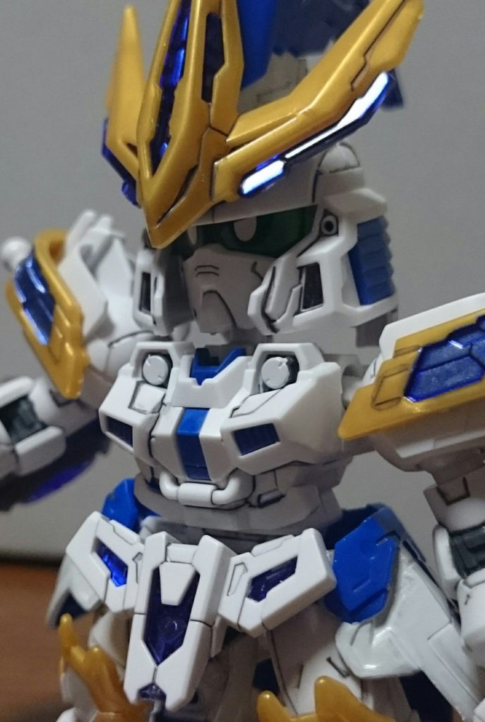 演者の機体がガンダムと関連があるとすぐガンダムフェイスをつけたがる創傑伝なので、当然トールギスIIIが演者な夏候惇にもガンダムフェイスが  ……でも演者のトールギスIIIのマスクの下はリーオー顔…