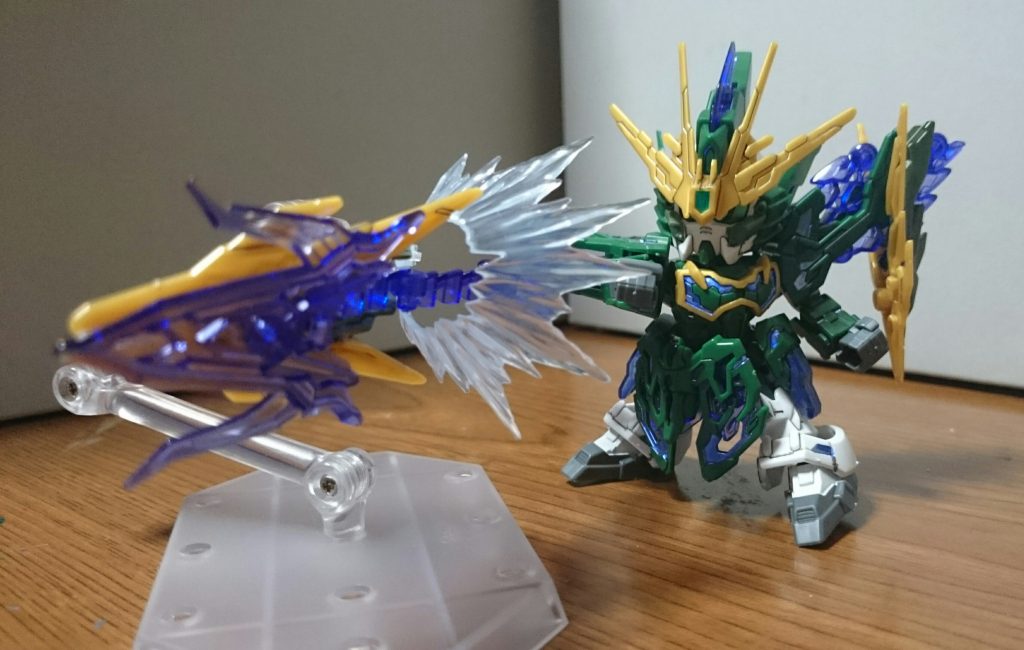 このギミックすごい好きだけど、プラ同士の関節だからいつかへたれそう……