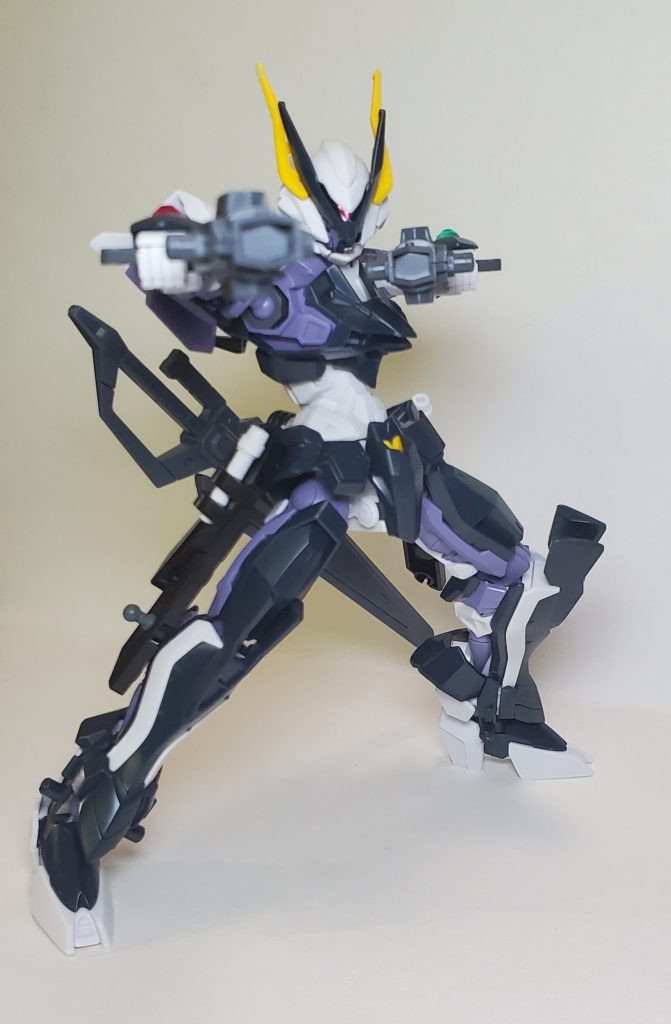 ハンドガンサイドアーマーに一丁づつ搭載、計二丁。連射型のハンドガン。威力は高くはないが、取り回しが良い。