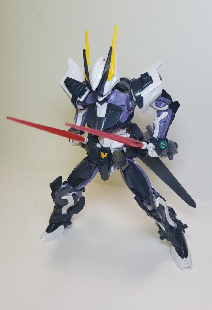 サイドアーマーに搭載した状態でも刃を展開する事も出来る。また、そのままビームガンとして使用出来る。