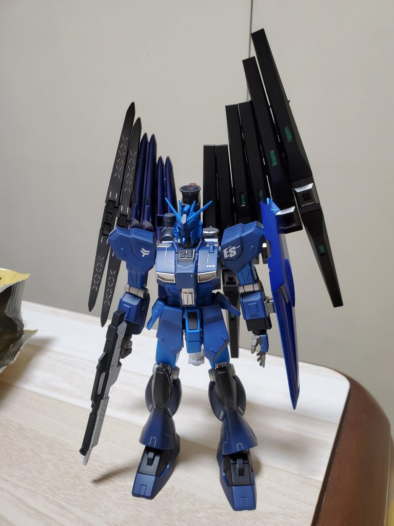 正面筋彫りしてシルバーのスミ入れをしています