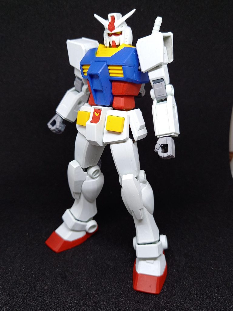 使用した塗料は水溶性カラー、コートデアームズ。以前はシタデルカラーとして販売されていたそうで、隠蔽力や発色は中々いい感じだと思います ホワイト:ホワイト+アンブリーチドウールブルー:マリーンブルーレッド:ルビーレッドイエロー:サンイエローグレー:ミドルグレイバーニアのみ、ガンダムマーカーのヘビーガンメタリックを使っています