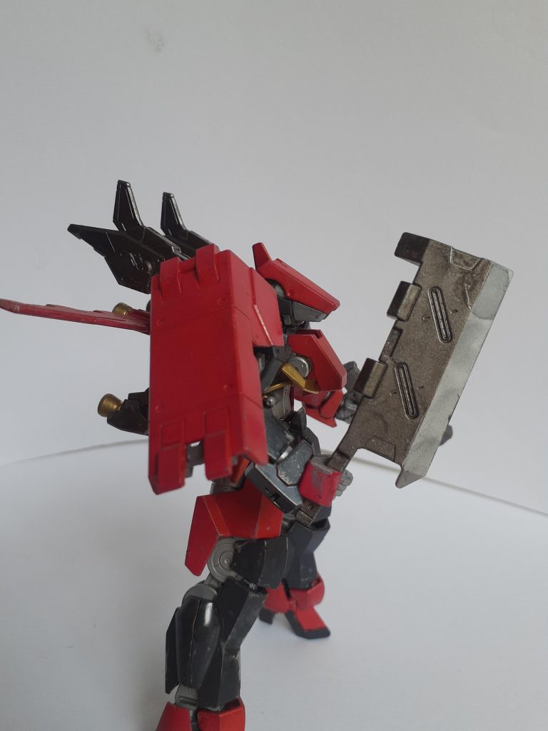 右肩は鉄血の武器パーツです。