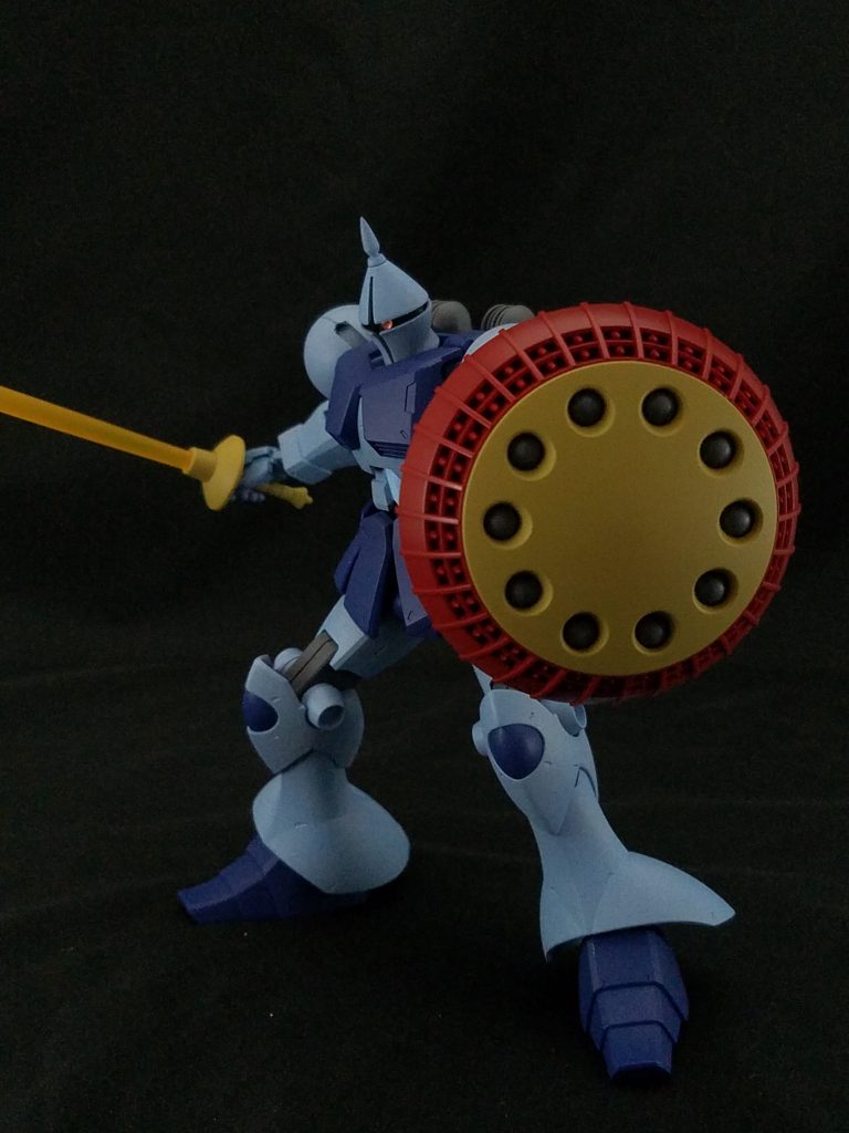 ミサイル・シールドを構える。MGキットに付属していたニードル・ミサイル発射エフェクトがあれば良かったかなぁ🤔