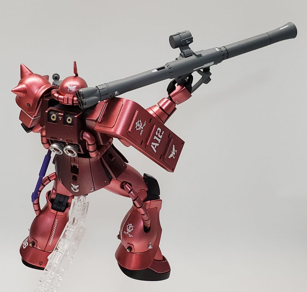 ザクマシンガンやバズーカはつや消し仕上げです。