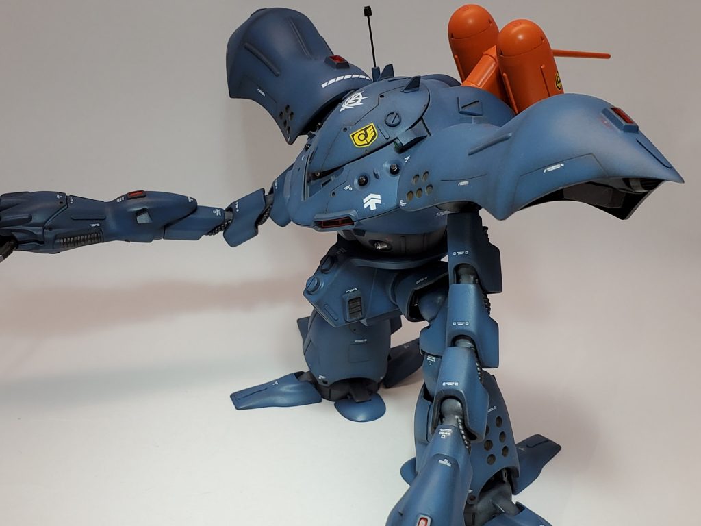 各所にラインチゼルでスジボリも追加しています。