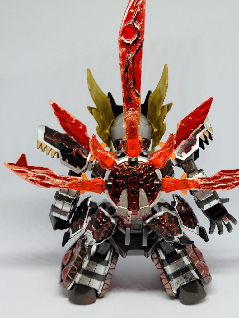 バックパックは素でも物足りなさがあったので豪剣頑駄無の剣でドラグーンを大きく見せてます。基部は小さいままなのでもうちょっとなんとかしたい気もします