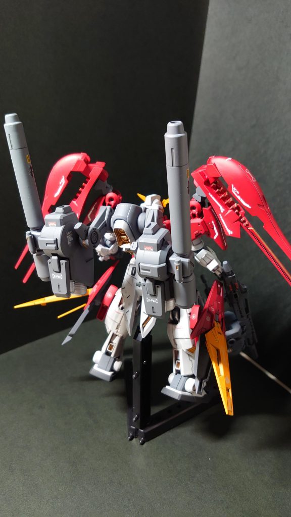 バックパックは、MGフリーダムの基部とMGスペリオールガンダムのバックパックをミキシングしました。