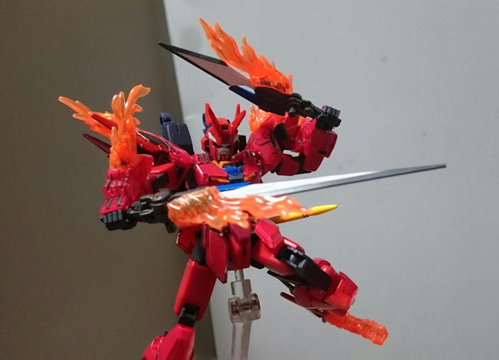 ・ソルスブレードL/S本機のメイン武装でベースはGNソードIIっス。刀身はGNブレイドの物を使用。LongとShortっス。炎と実体剣で焼き斬ることを主とした武器で、勿論ベース的にライフルモードも。名前の由来は火星のソルス湖から。「ソルス」はギリシャ語で「太陽」の意とのことなので、炎系のこの機体にはぴったりかと