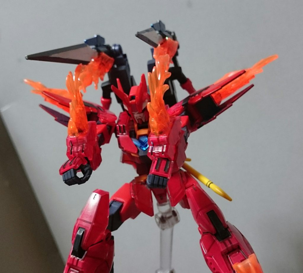 前腕と武器の炎を同期させ… (画像はただくっつけてるように配置してるだけ)