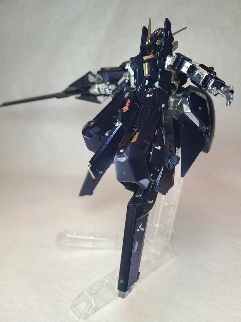 これらの各種オプション・強化パーツは、TR-1からTR-5までの各機体におけるテスト段階では鋭角的で外装と各種センサー及び機能のみといった無骨な印象を与えるものだったが、完成型となるTR-6では丸みを帯びたフォルムに再設計され、内部構造も純工業製品としてプラッシュアップされたものとなっている。カラーリングバリエーションは、試作機の白黒赤のトリコロール、制式採用機の濃紺と黄のティターンズカラーがある。レジオン鹵獲・再生産・改造機は一貫して本体部分がブラック、強化パーツがレッドとなっている。