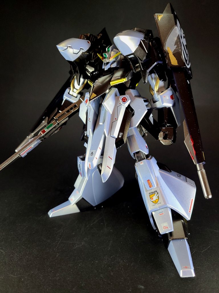 変更点は頭部センサーをヘイズルと同等のガンダムヘッドタイプに、機体各部に姿勢制御スラスターの増設など多々あるが、最大の特徴としてはギャプランの両腕に装備されていたムーバブル・シールド・バインダーがガンダムTR-1［ヘイズル］のシールド・ブースターに換装されたこと。これは強化人間でなくともギャプランを使用できるようにするための改修である。