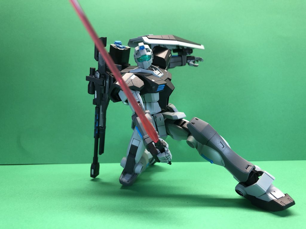 ビームサーベル&シールド「ビームサーベルの出力を上げまくったら抵抗無くスパスパ敵機斬れちゃう説」「頭おかしいほど盾頑丈にしたった」という構想のもと設計されたがビームサーベルは出力が高すぎて数回の使用で溶解、シールドは頑丈さに重きを置き過ぎて重量が増加し普通の機体では持ち上げることが不可能となったため、どちらもお蔵入りとなったその出力はビームサーベルが自身の発する熱で溶け出し、その重量はメンテナンスした次の日に持たれたら整備班がヒヤヒヤすること間違いなしである