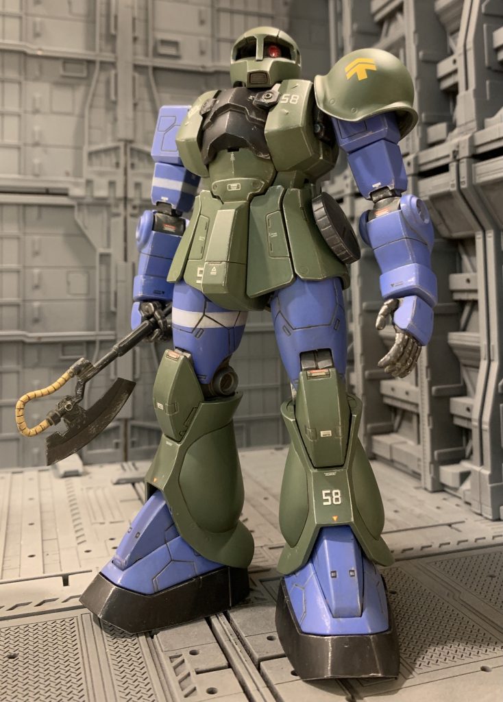 脚の可動を考えてか最近のザクはやたらミニスカートな気がするので、これくらいの長さが個人的にはベストです(その代わり可動は絶望的ですが)。