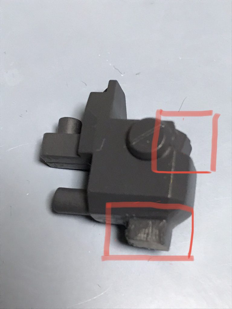 足関節踵3ミリ延長ボールジョイント接続部のポリキャップ可動範囲設けるために少しカット